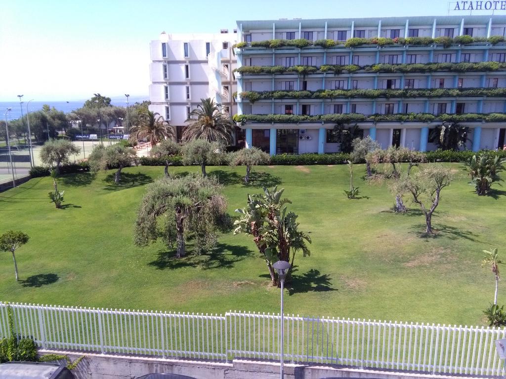The House On The Beach Giardini Naxos Eksteriør billede